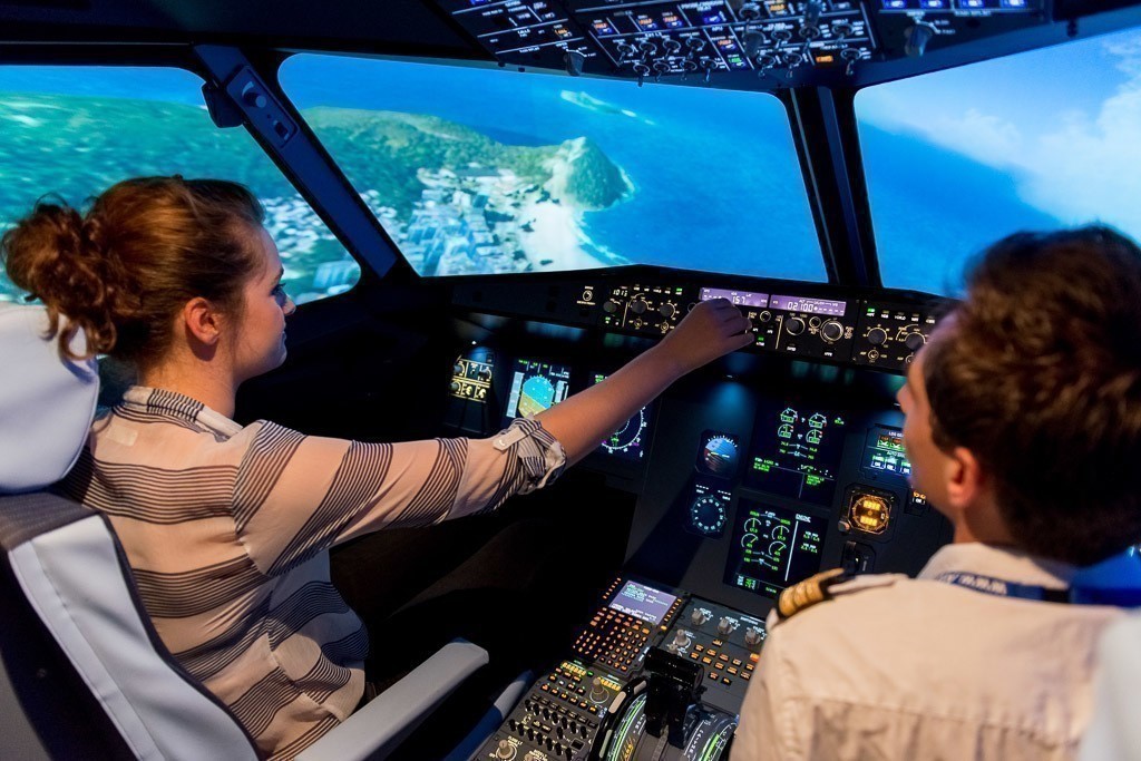 Simulateur de vol - AviaSim Lyon - Réserve tout de suite sur ActivCorner